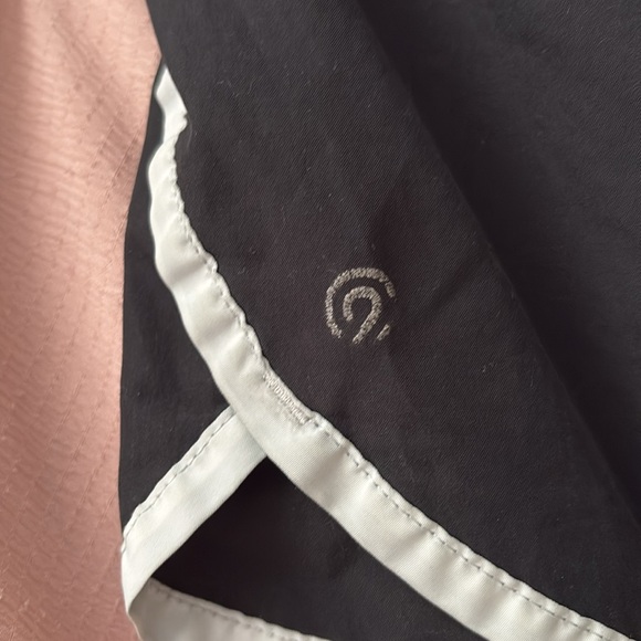 Medium Black Champion Shorts - Picture 3 of 5